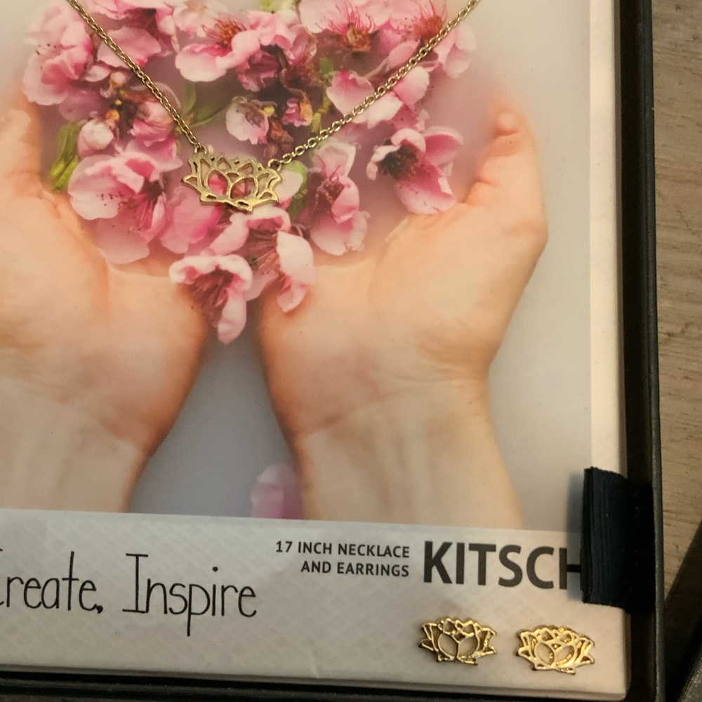 Kitsch Lotus Necklace Earring Set New - Picture 2 of 2